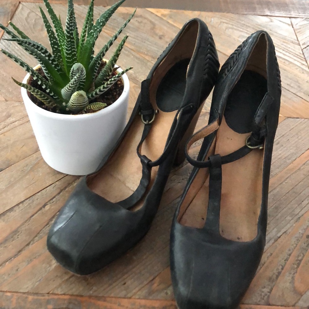 FRYE Marta T-Strap black leather shoes. With Solid wooden (brown) heels.